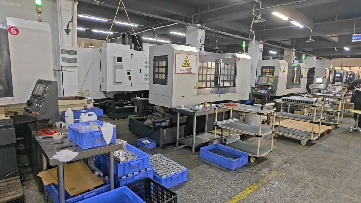 稻润工厂实拍：CNC 加工中心车间全景